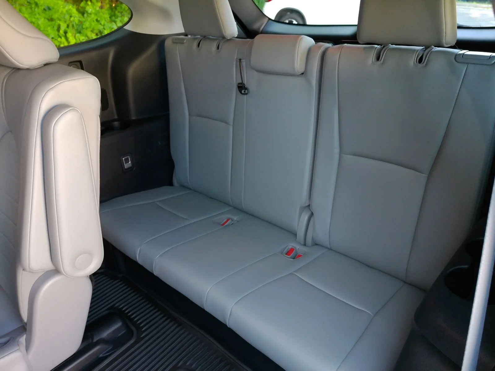 Used 2020 Silver Toyota XLE image 36