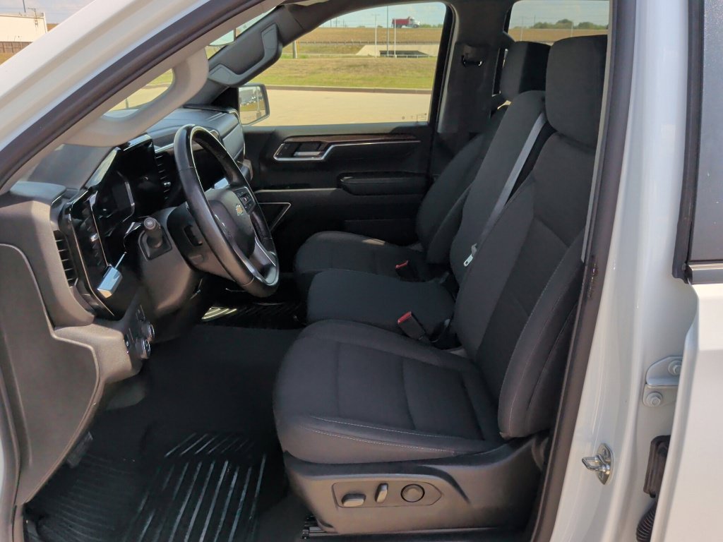 Used 2025 White Chevrolet LT image 12
