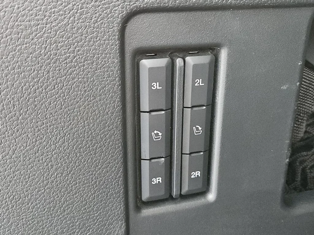 Used 2021 White Metallic Ford XLT image 14