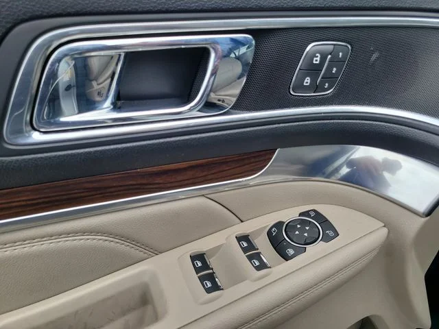 Used 2018 Silver Ford Limited image 21