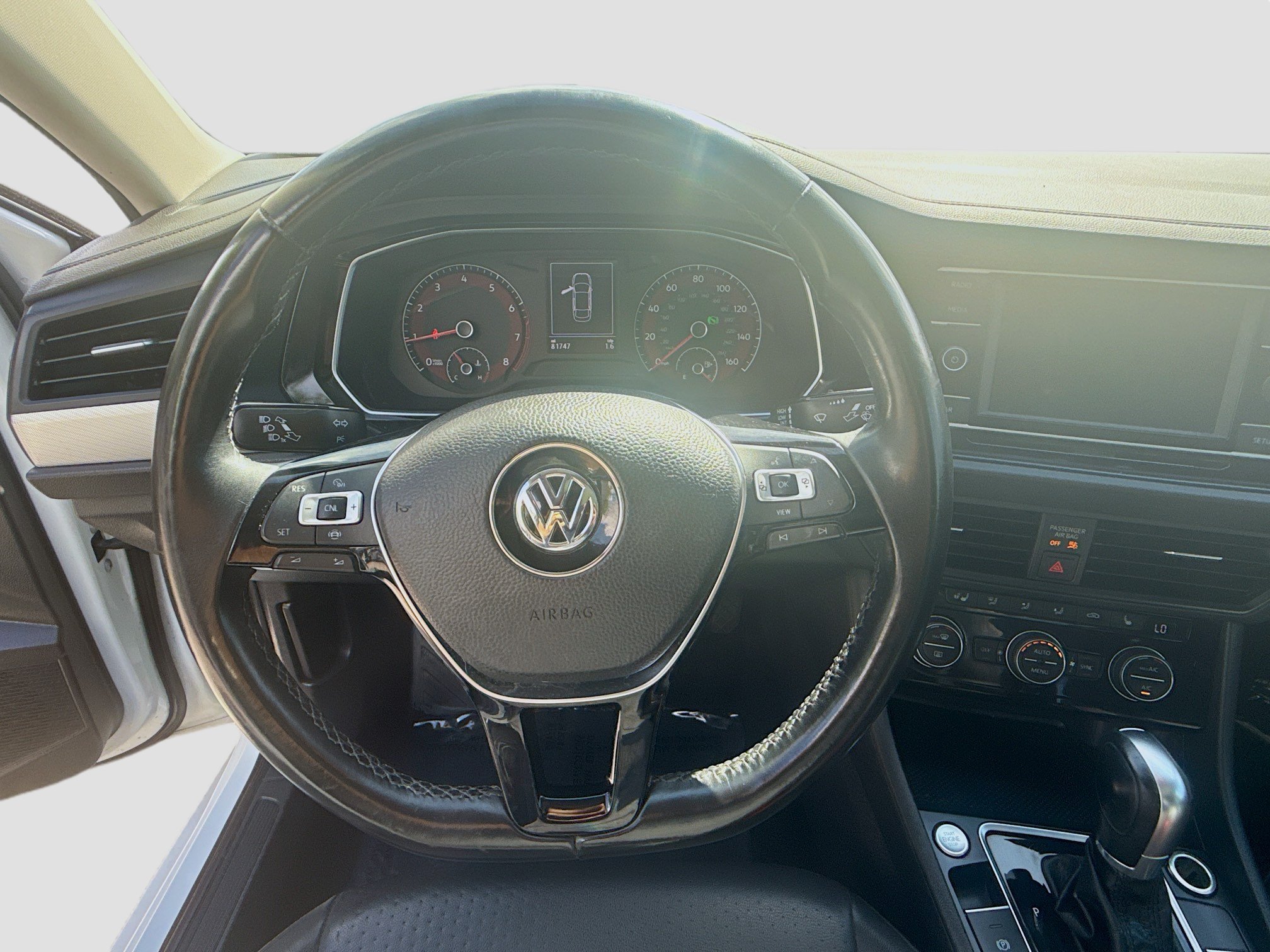 Used 2019 Pure White Volkswagen 1.4T SE image 10