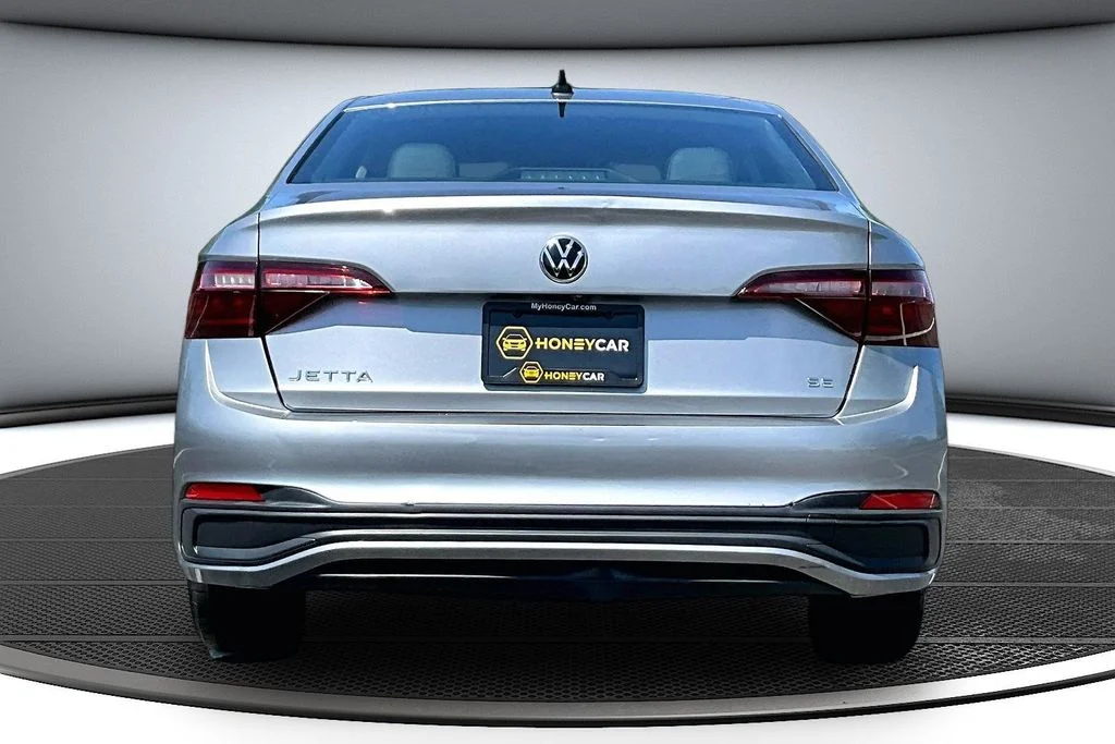 Certified Used 2024 Silver Volkswagen 1.5T SE image 5