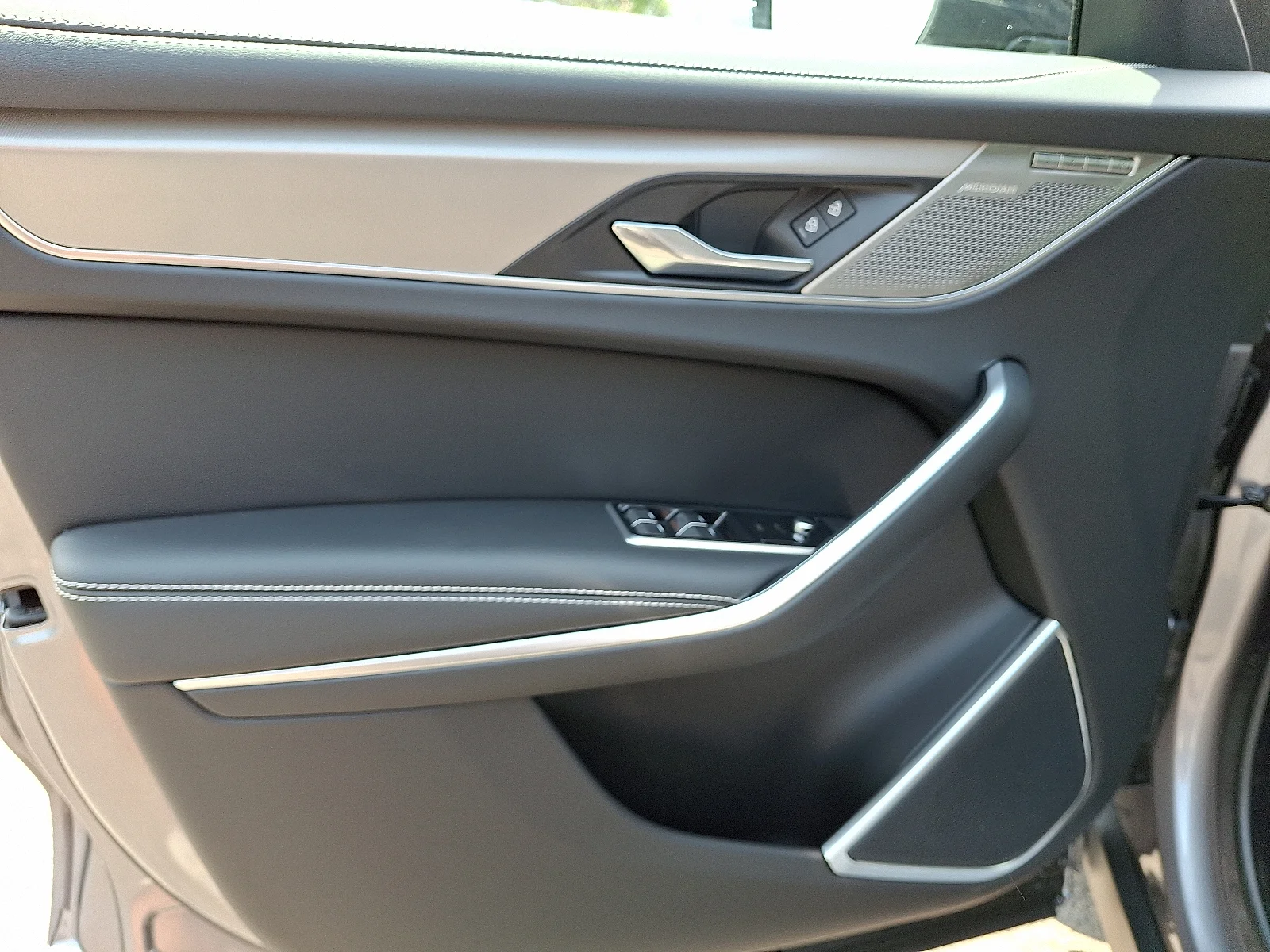 2026 Jaguar F-Pace R-Dynamic S - Photo 10