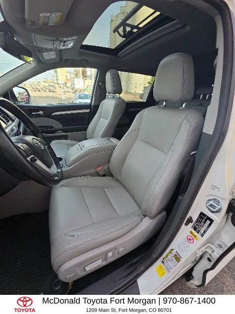 Used 2017 White Toyota XLE image 11