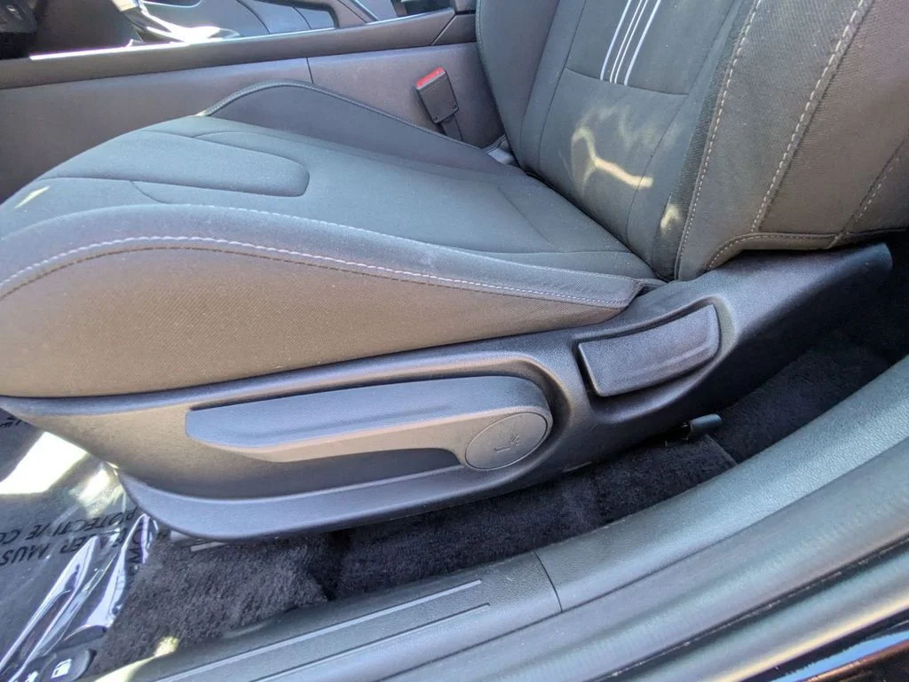 Used 2025 Black Hyundai SEL Sport image 15