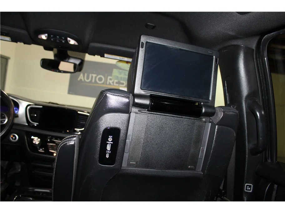 Used 2022 Brilliant Black Crystal Pearlcoat Chrysler Hybrid Touring L image 18