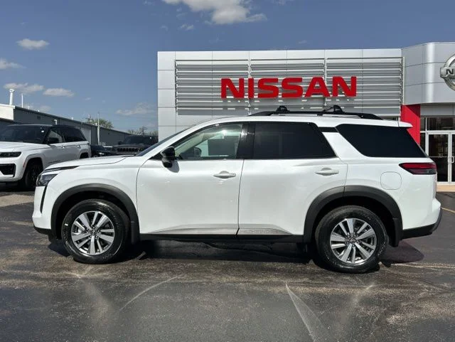 New 2026 Everest White Pearl TriCoat Nissan SL image 2