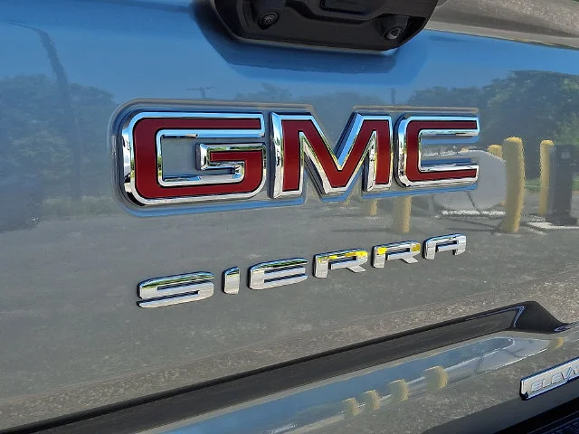 New 2026 Sterling Metallic GMC Elevation image 22