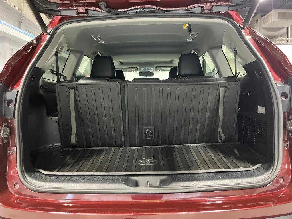 Used 2018 Ooh La La Rouge Mica Toyota XLE image 34