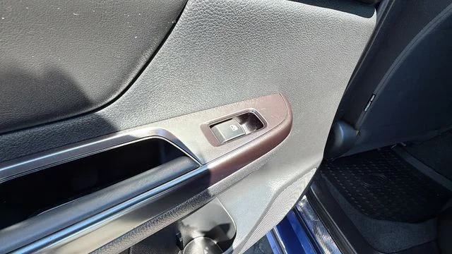Used 2021 Blue Subaru Base image 15