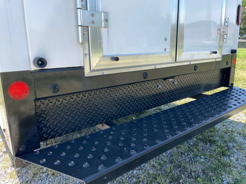 New 2025 Summit White GMC 1WT image 36