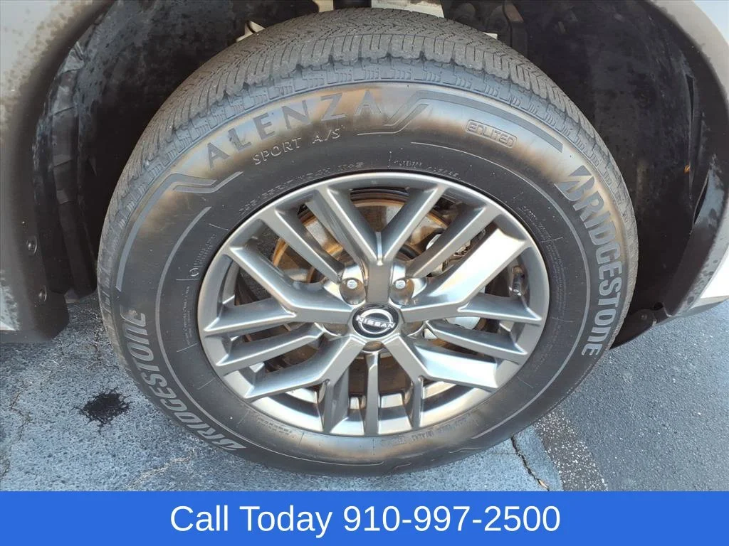 Used 2022 White Nissan S image 8