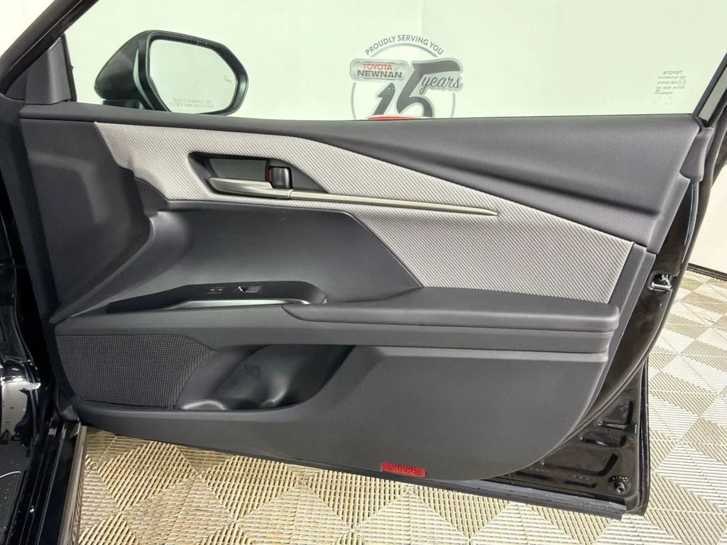 2025 Toyota Camry SE - Photo 14