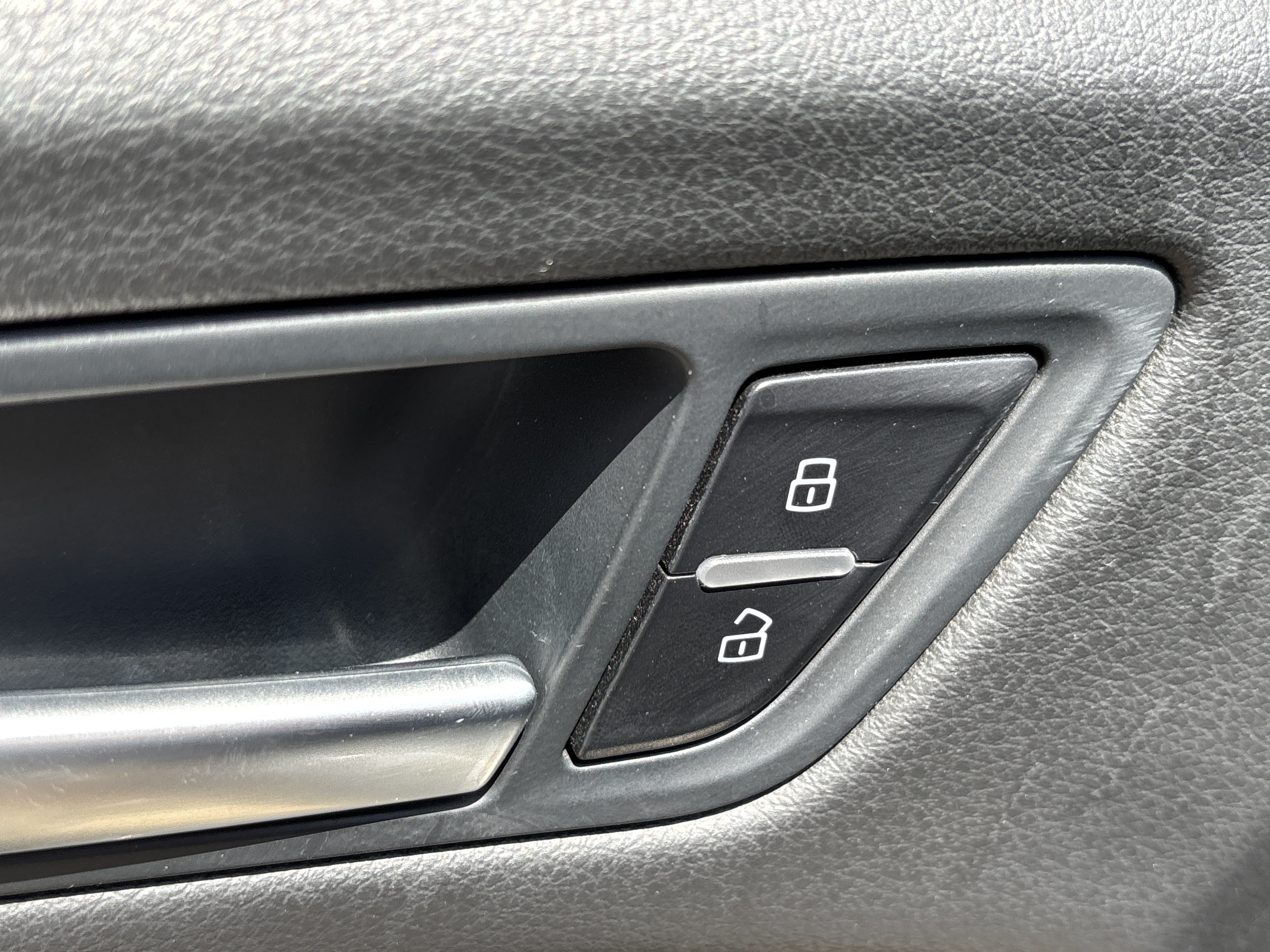 Used 2014  Audi Premium Plus image 26