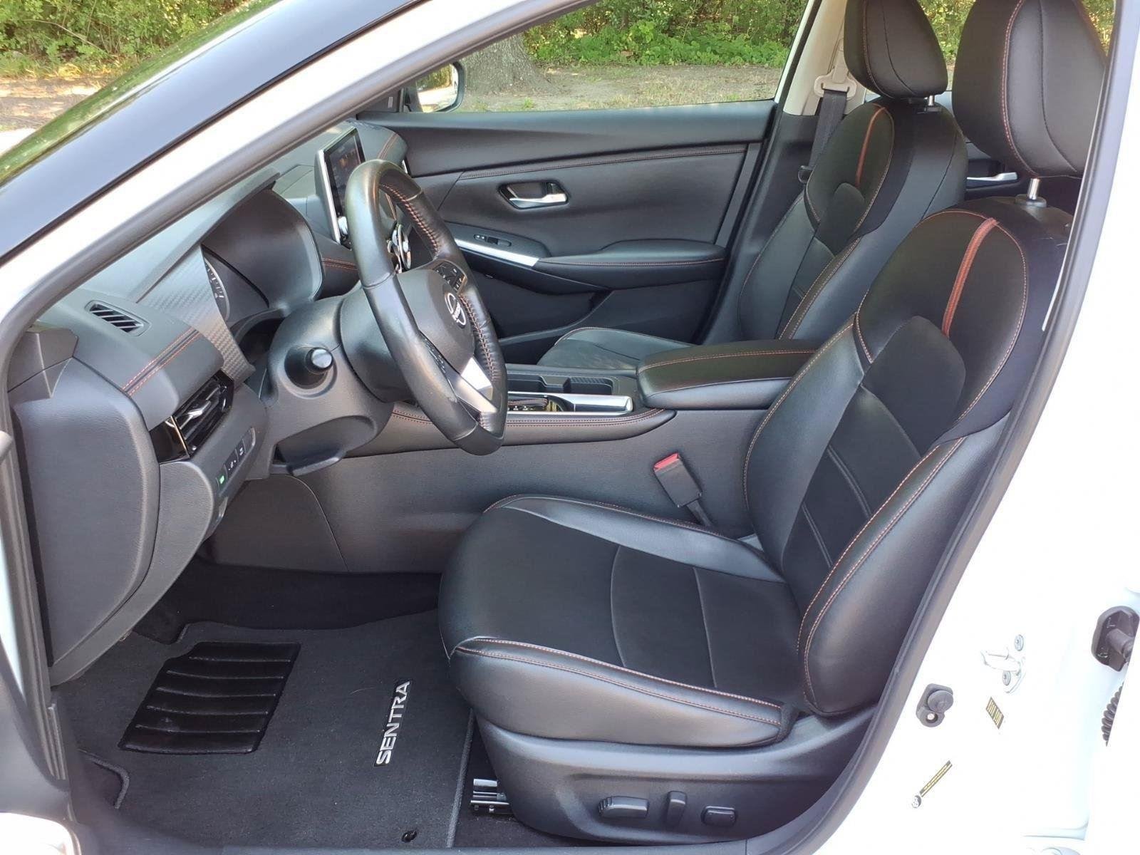 Used 2025 Aspen White Tricoat/Super Black Nissan SR image 15