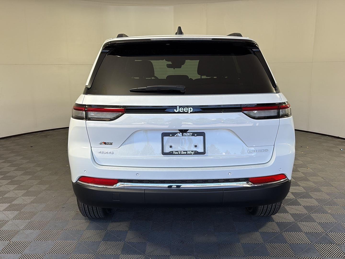 New 2026 Bright White Clear-Coat Exterior Paint Jeep Laredo image 5