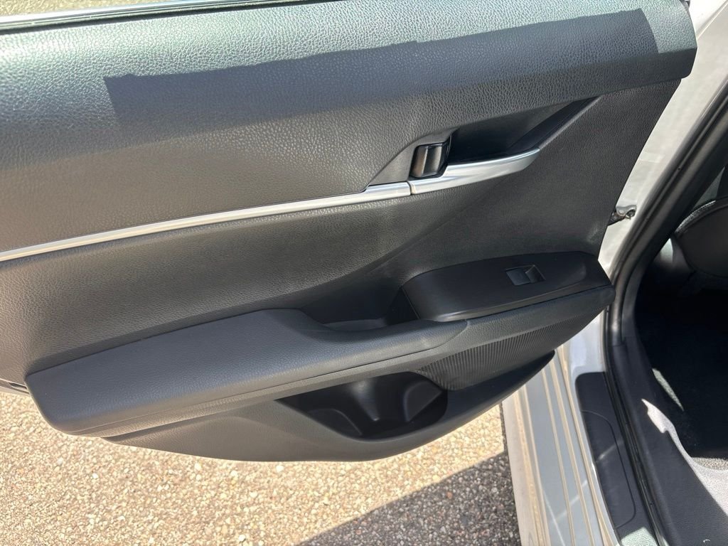 Used 2023 Ice Toyota SE image 18