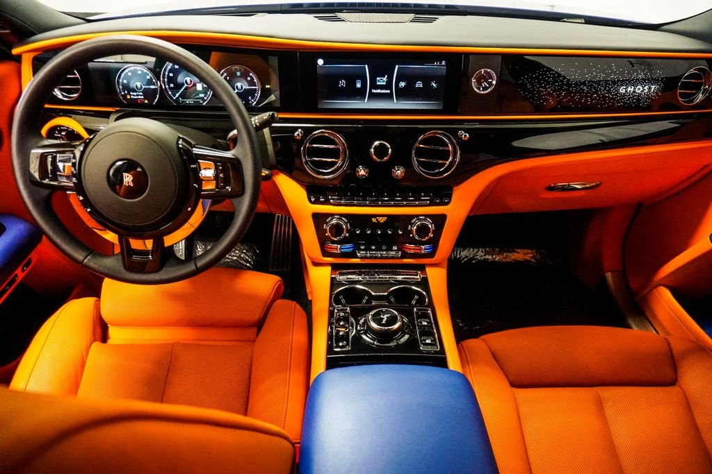 Used 2024 Blue Rolls-Royce Base image 17