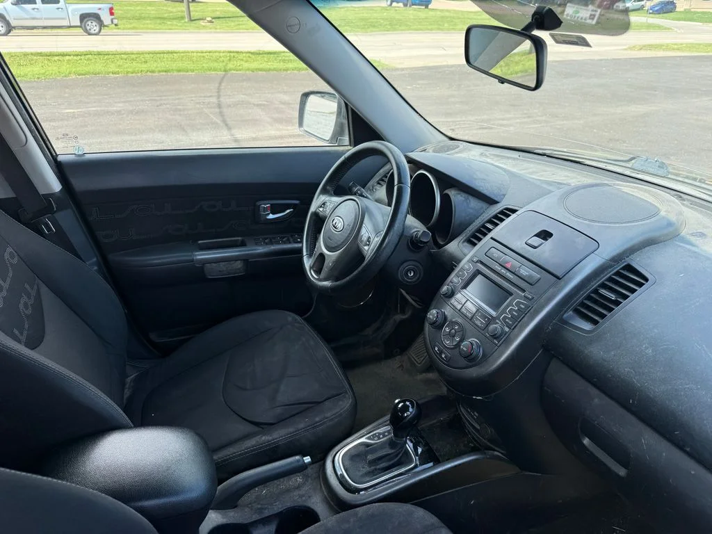 Used 2012 Gray Kia Plus image 4