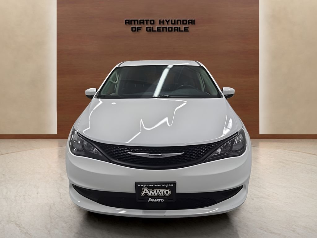 Used 2022 White Chrysler LX image 8
