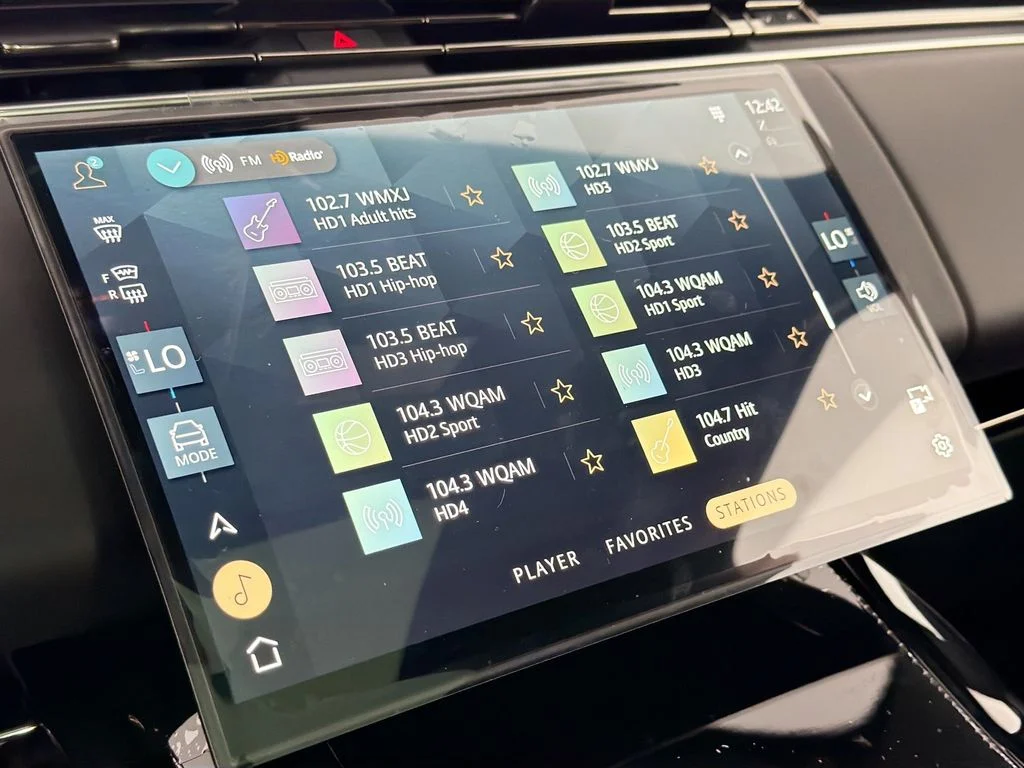 New 2026 Fuji White Land Rover Dynamic SE image 15