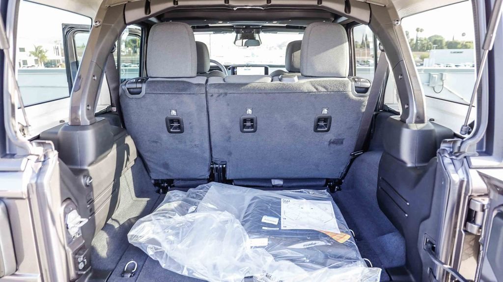 New 2026 Granite Crystal Metallic Clearcoat Jeep Willys image 31