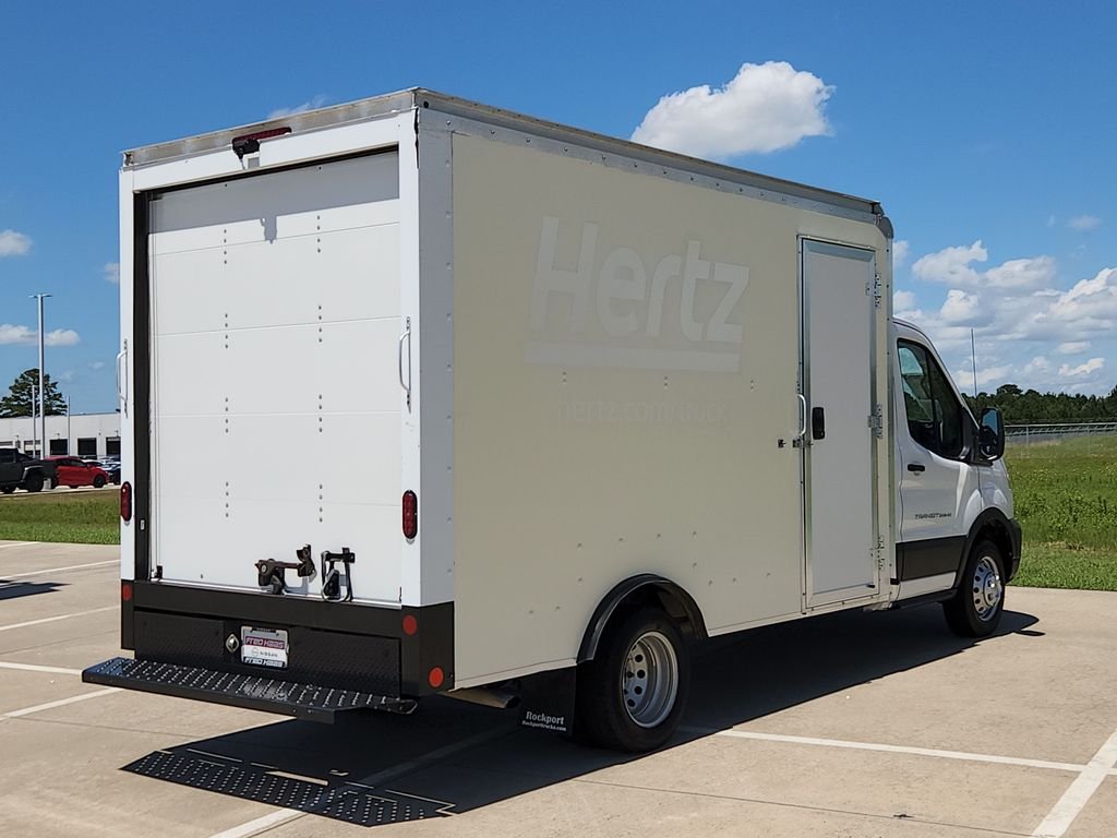 Used 2022 White Ford Box Truck image 5