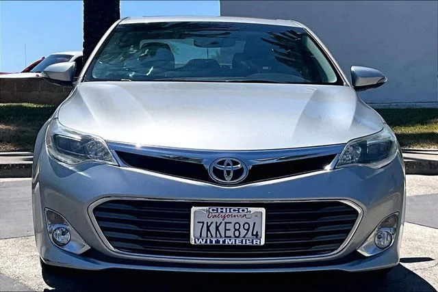 Used 2015 Silver Toyota Limited image 3