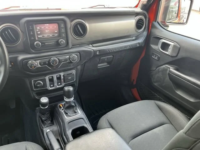 Used 2019  Jeep Sport S image 18