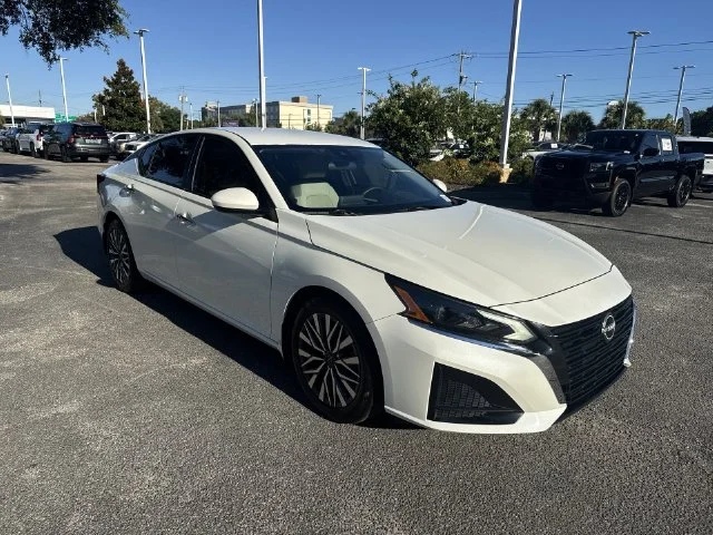 Used 2023 White Nissan 2.5 SV image 3