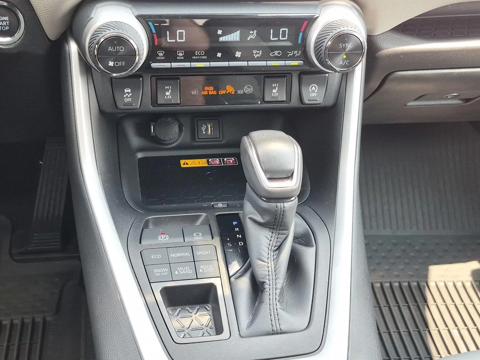 Used 2023 Wind Chill Pearl Toyota XLE Premium image 27