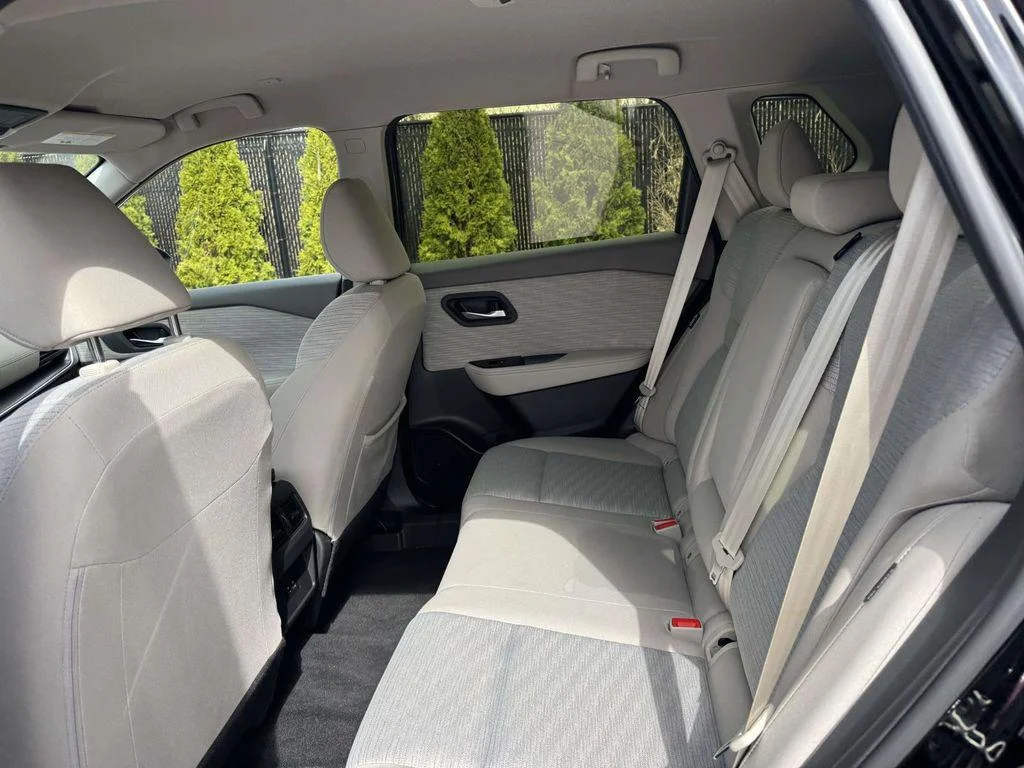 2023 Nissan Rogue SV - Photo 11