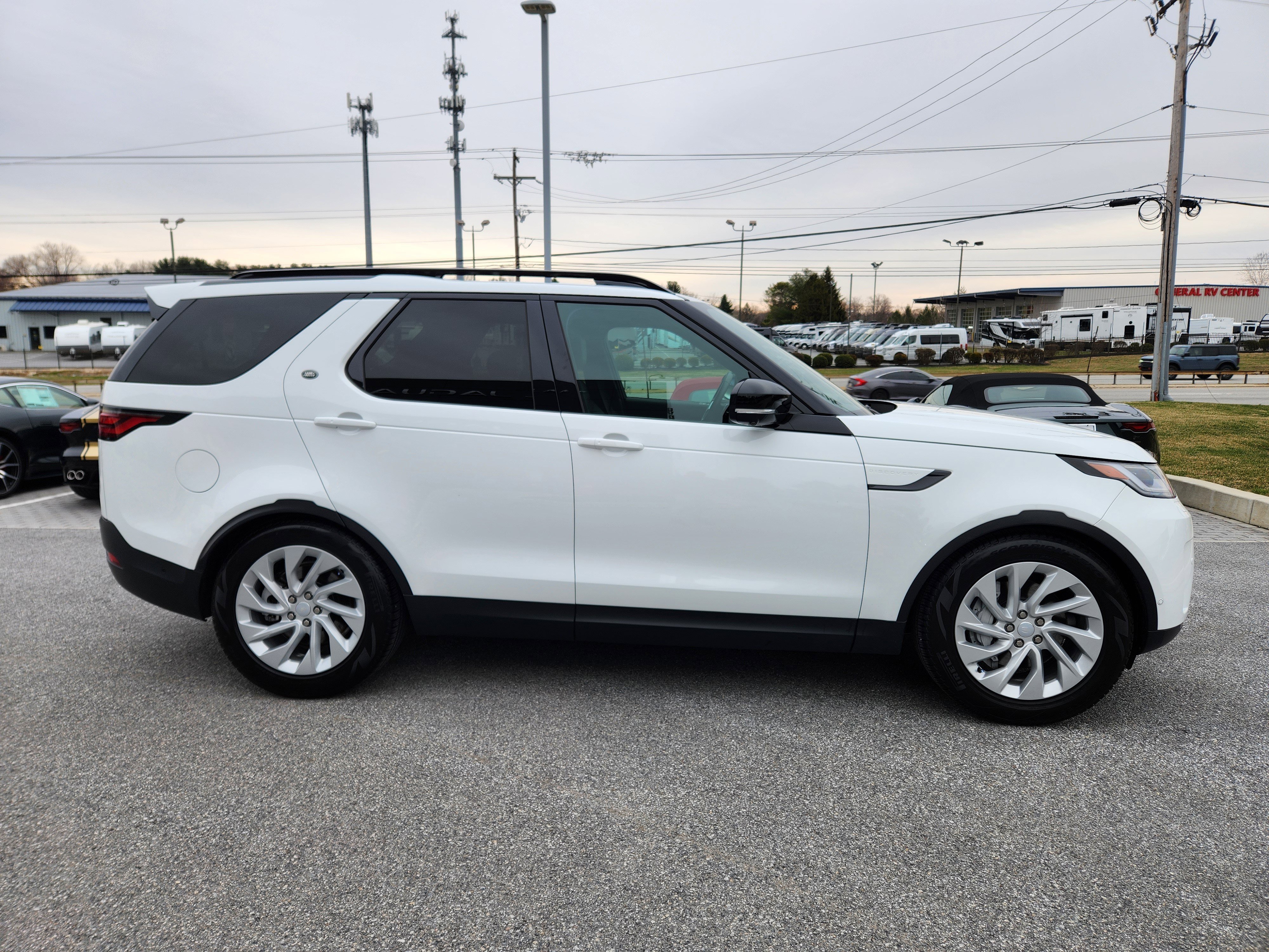 Certified Used 2025 Fuji White Land Rover S image 6