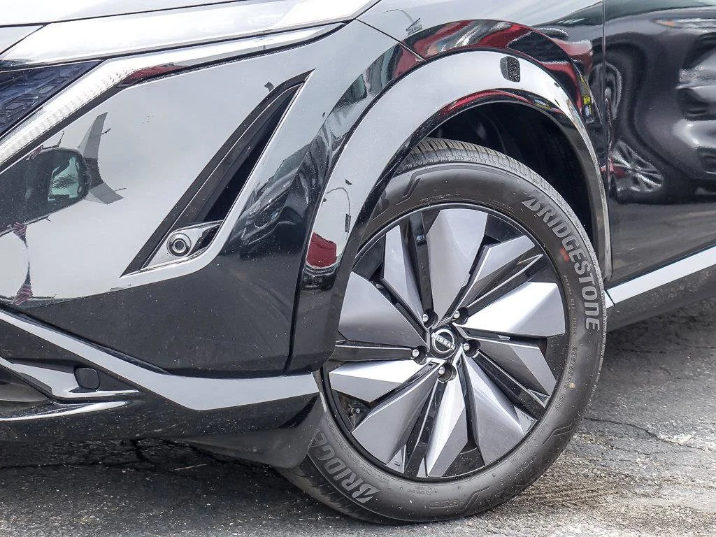 Used 2024 Black Diamond Pearl Nissan ENGAGE image 3