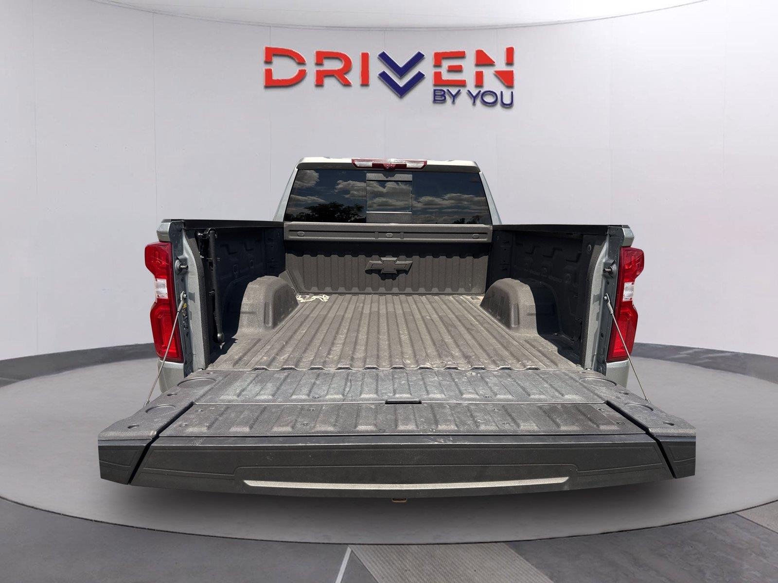 Used 2025 Sterling Gray Metallic Chevrolet High Country image 36