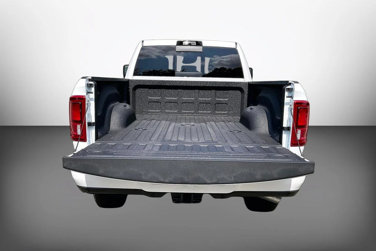 New 2026 Bright White Clear-Coat Exterior Paint RAM Big Horn image 21