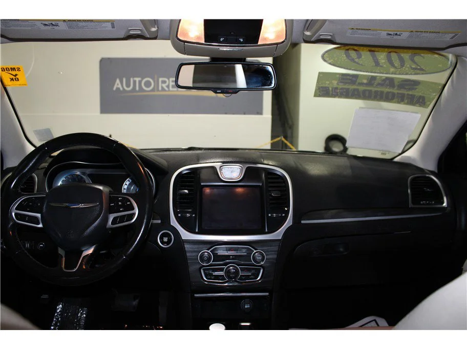 Used 2019 Granite Crystal Metallic Clearcoat Chrysler Touring image 15