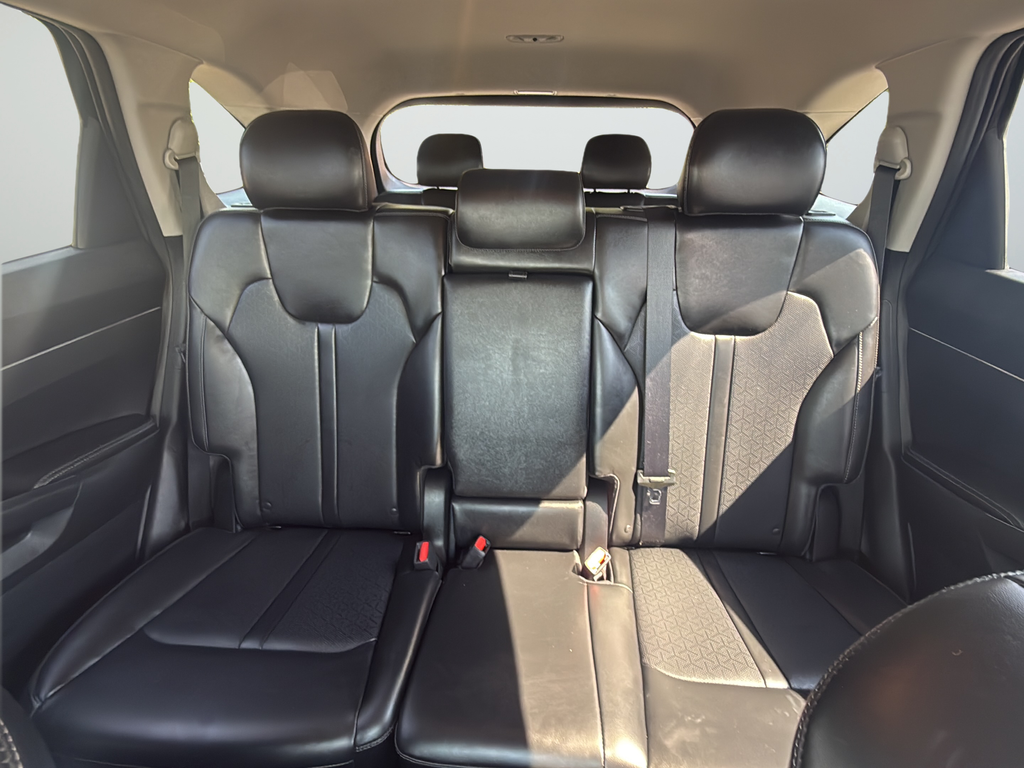 Used 2023 Black Kia X-Line S image 46