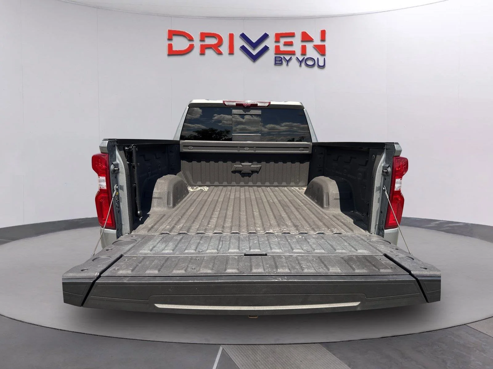 Used 2025 Sterling Gray Metallic Chevrolet High Country image 36