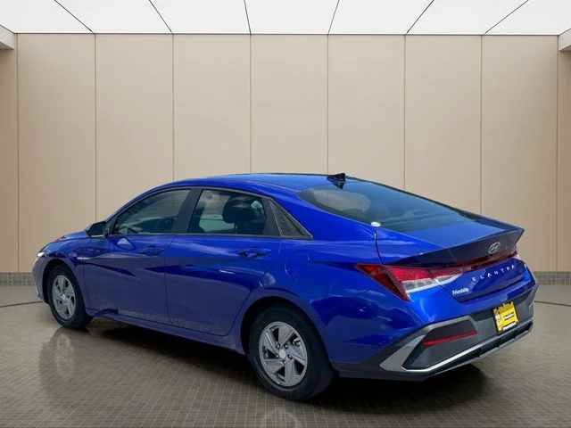 Used 2025 Blue Hyundai SE image 4