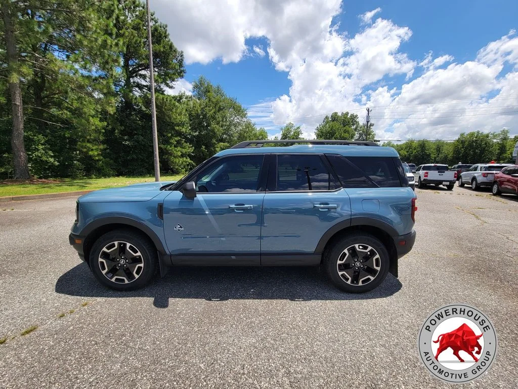 Used 2023 Blue Ford Outer Banks image 2