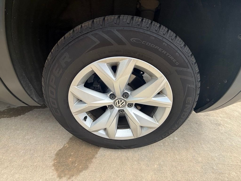 Used 2018 Yellow Metallic Volkswagen 2.0T S image 9