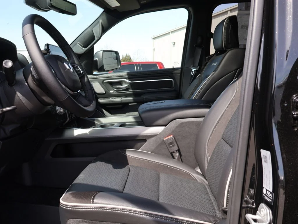 New 2026 Diamond Black Crystal Pearl-Coat Exterior Paint RAM Laramie image 22