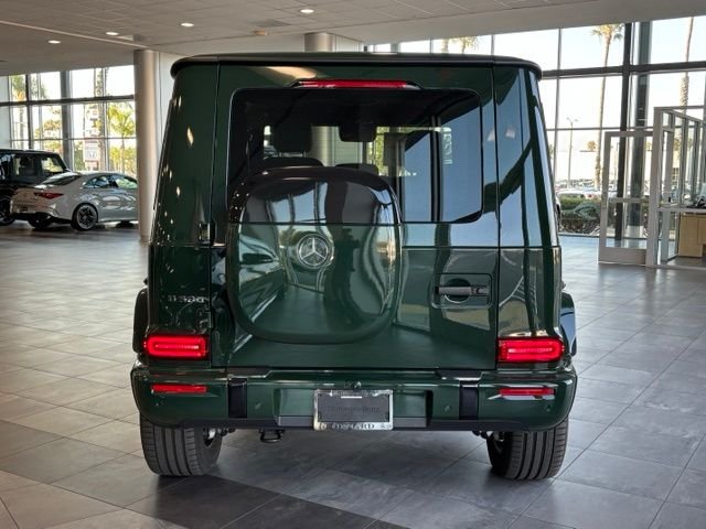 New 2026 MANUFAKTUR Deep Green Non-Metallic Mercedes-Benz G 580 image 4