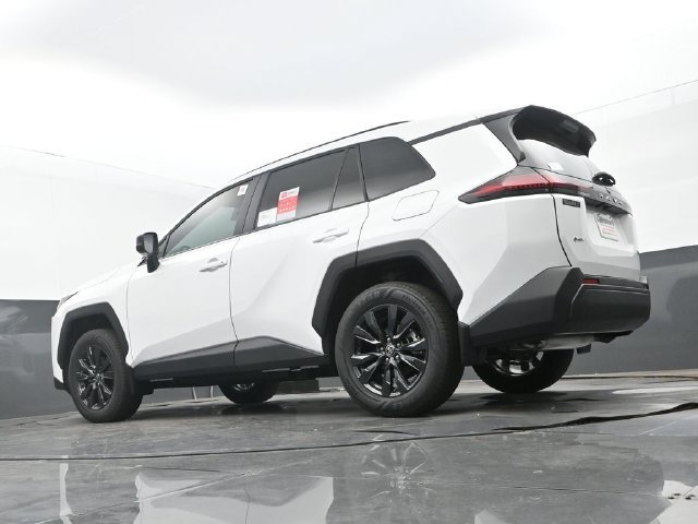 New 2026 Ice Cap Toyota XLE Premium image 24