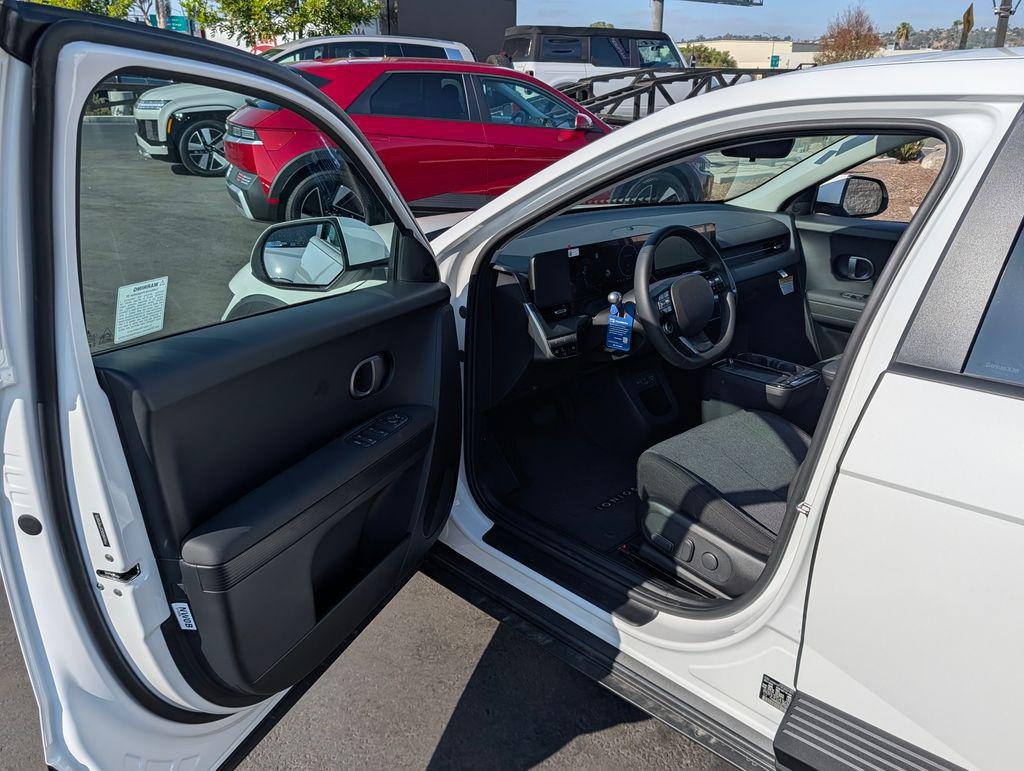 New 2026 White Hyundai SE image 31