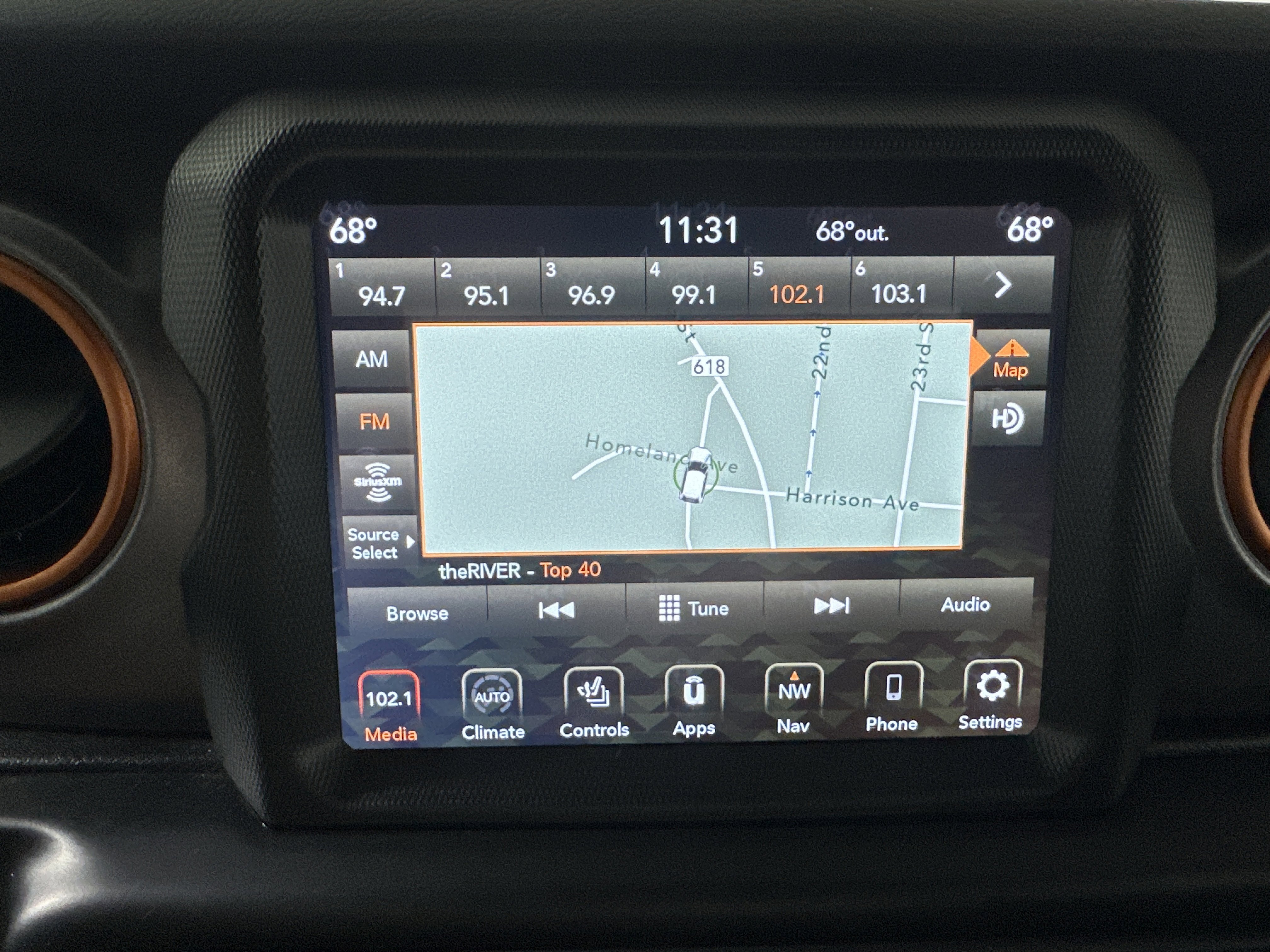 Used 2022 Sting-Gray Clearcoat Jeep Mojave image 14