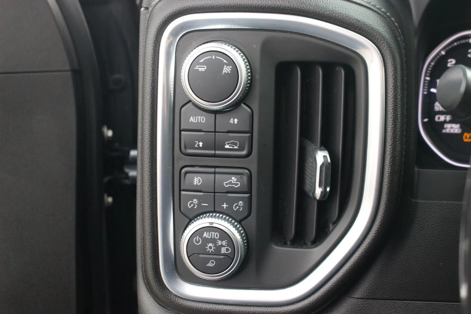 Used 2019 DARK SKY METALLIC GMC SLT image 30