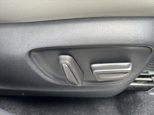Certified Used 2025 WIND CHILL PEARL Toyota Limited image 28