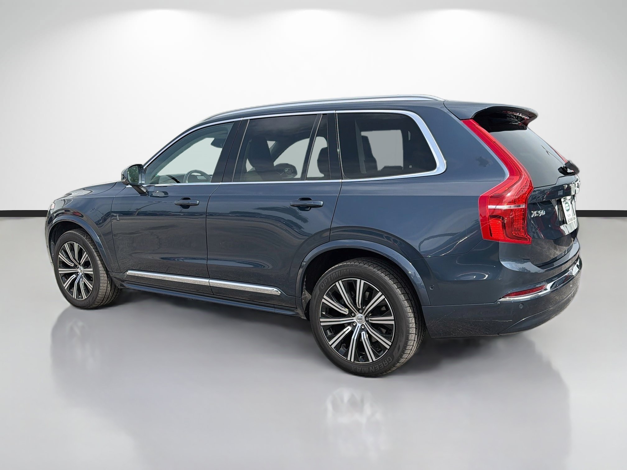 Used 2023 Thunder Gray Metallic Volvo Plus image 3